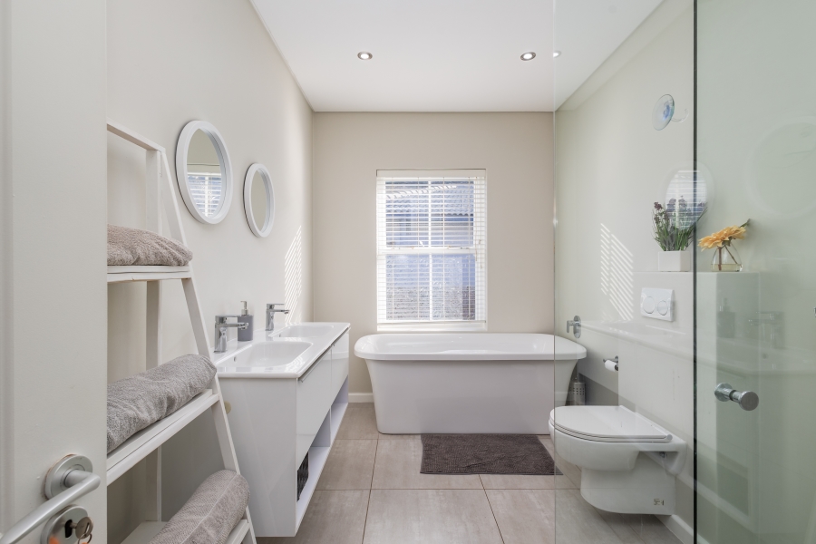 3 Bedroom Property for Sale in Whale Rock Gardens Western Cape